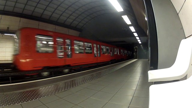 MPL85 : Départ de la station Vieux Lyon sur la ligne D du métro de Lyon