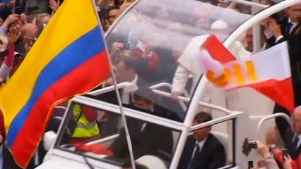 Crowds rejoice after two popes turn saints