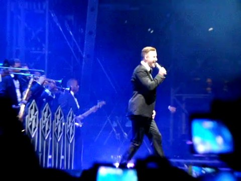 Justin Timberlake shakes it ! FutureSex Lovesounds & Sing a song for me @Stade de France Paris