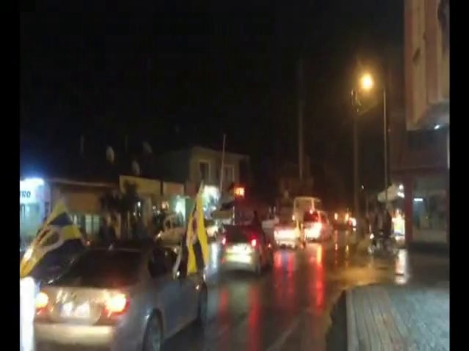 Akyazılı Fenerbahçe taraftarları Şampiyonluk kutlaması