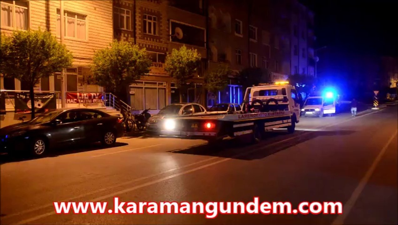 Karaman'da otomobil park halindeki iki araca çarptı