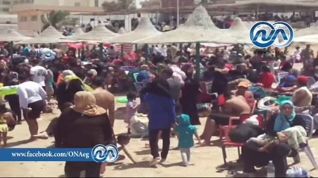 شاهد .. ازدحام شواطئ الغردقة بالزائرين احتفالًا بشم النسيم