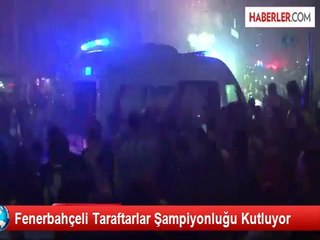 Fenerbahçeli Taraftarlar Şampiyonluğu Kutluyor