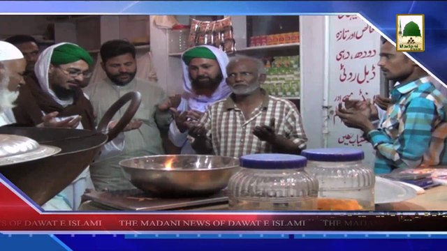 Madani News 3 April - Muballigh-e-Dawateislami inquiring after the health of Dr. Sarfaraz Attari at Korangi (1)