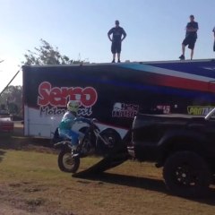 Charger sa moto dans son Pick-up comme un boss