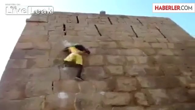 'Maymun Adam' Lakaplı Şahıs Düz Duvara Tırmandı