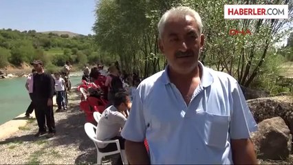 Turistler, Çemişgezek'in Kaya Evlerine Gezi Düzenledi