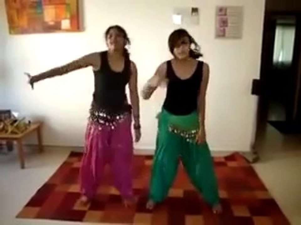 Great Dance By 2 Girls
