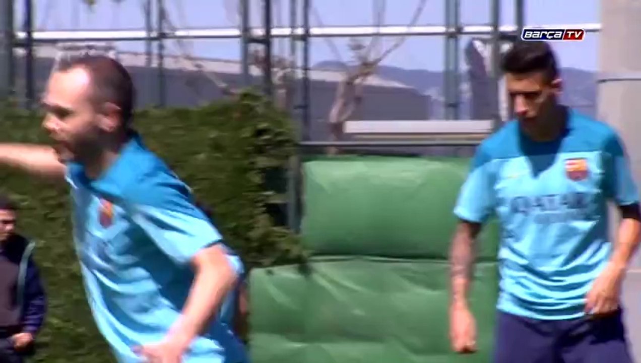 Éric Abidal visits ex-teammates