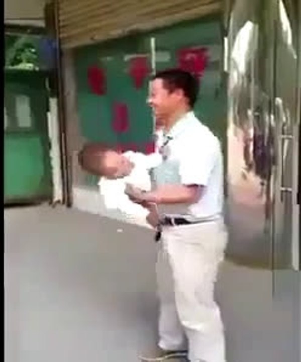 this is unbelievable Japanese kid very very much flexible.