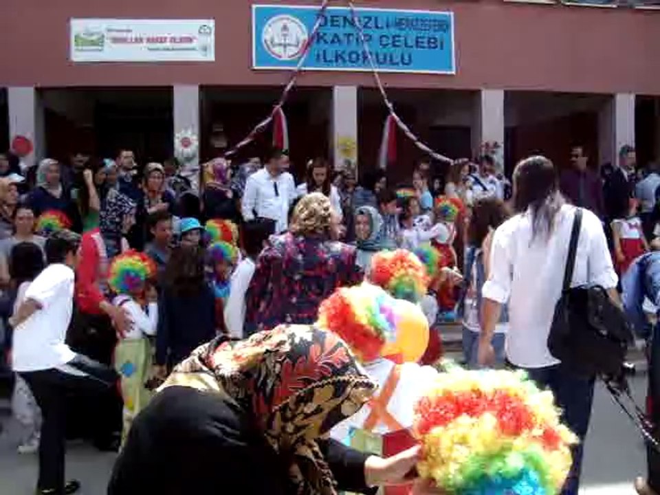 Denizli Katip Çelebi İlkokulu 1-C 23 Nisan 2014 Palyaço Gösterisi