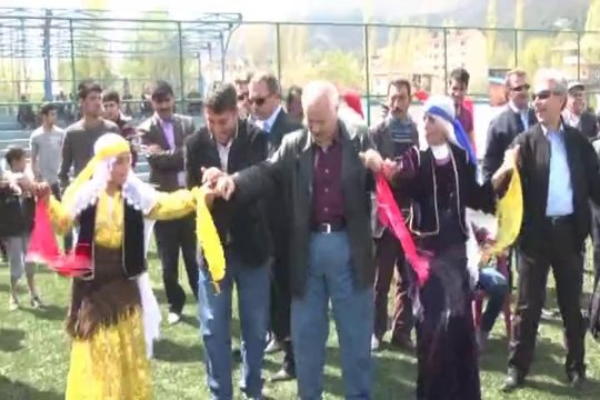 Hizan'da Bahar ve Çocuk Şenliği Renkli Başladı