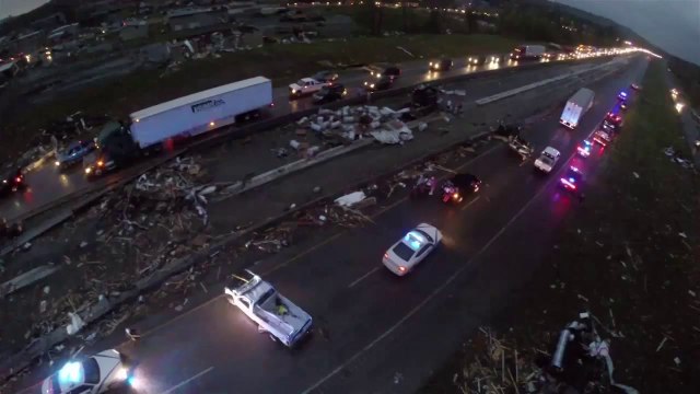 Dégâts causés par les Tornades en Arkansas, 27 avril, filmé au Drone!