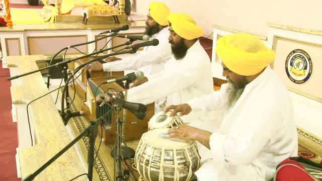 Live Shabad Kirtan. Main Chaare Kunda Bhaalia. Bhai Manohar Singh. Records by Amrik Singh.