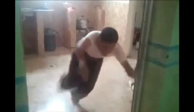 Mauvaise blague avec un pétard! Saut de la mort!