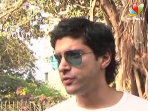 Aamir, Farhan, Sonam, Preity Zinta Cast Vote for Loksabha Elections 2014