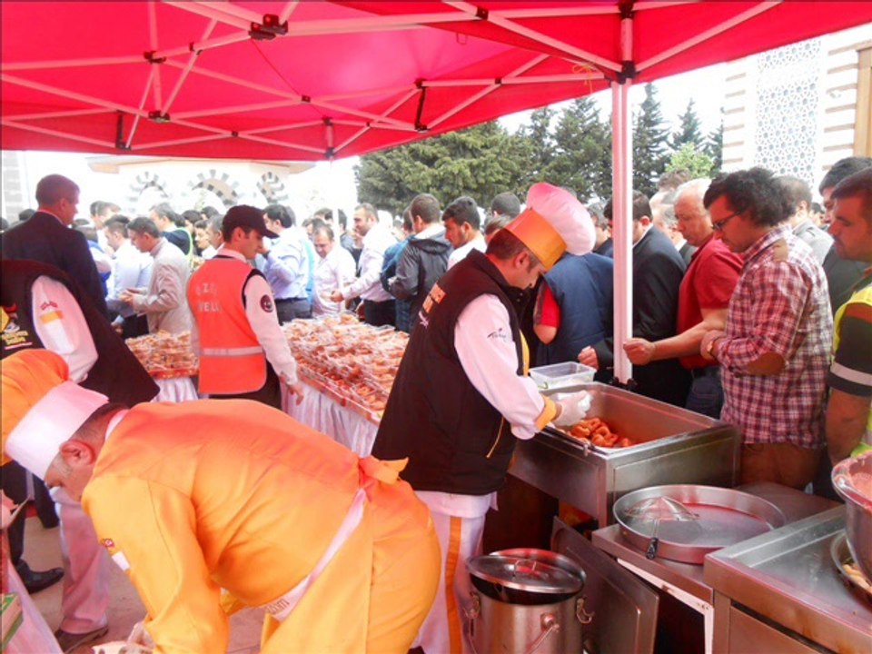 Tav Güvenlik Merhum Ve Merhumeleri İçin Cuma Namazı Sonra Sıcak Lokma Döktürdü 25 Nisan 2014