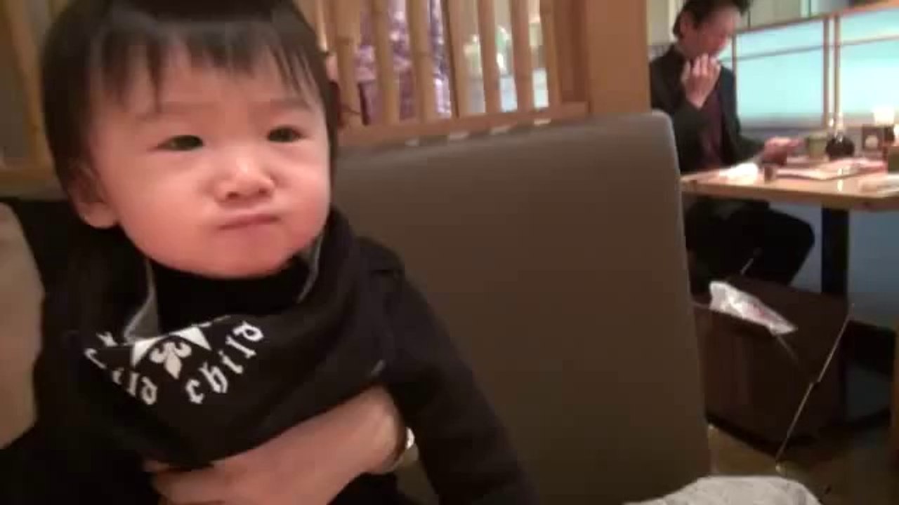 新日鉄インベスター・ネットワークス、梅ぼし初体験！の赤ちゃん動画