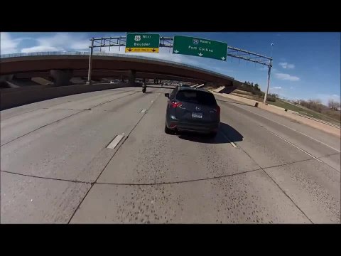 Une moto percute une voiture à 225 km/h