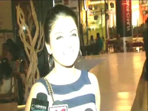 Bhagyashree at Amy Billimoria fashion show - IANS India Videos