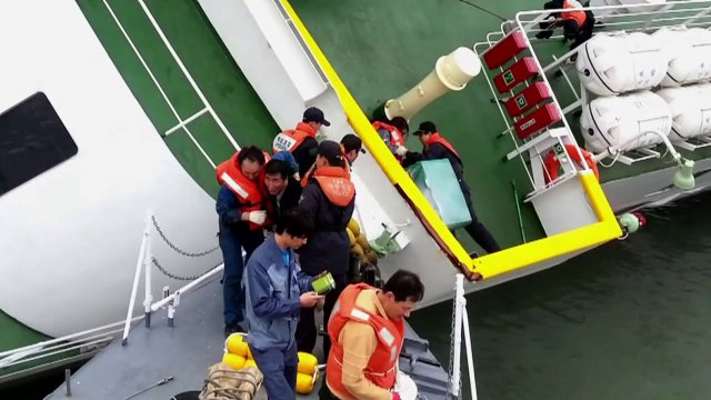 Ferry naufragé : La Corée du Sud diffuse une vidéo montrant le capitaine quittant le navire