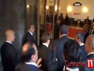 MHP Grup toplantısına girmek isteyen kişi polisle tartıştı