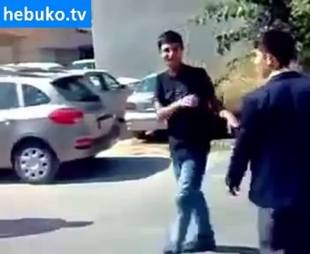 Liseli gençler kız için kavga ediyor