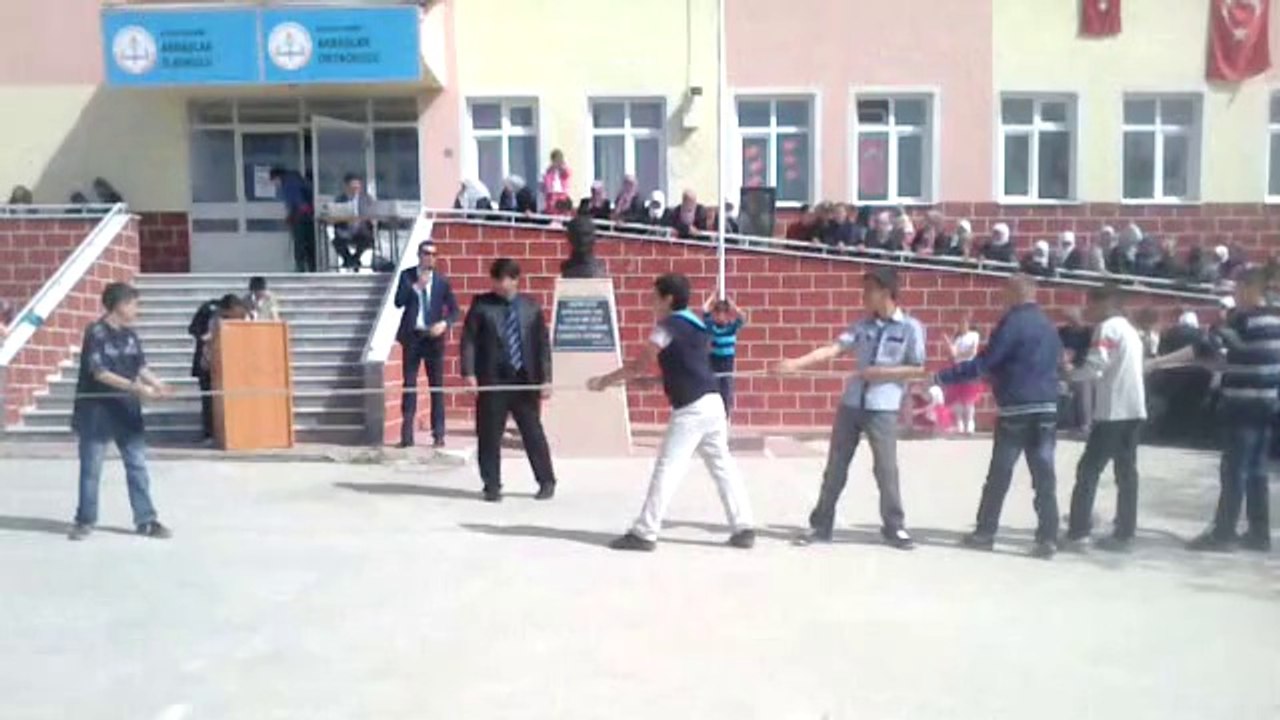 Akbaslar Köyü ilköğretim oklu 7.sınıflar-23nisan14