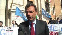 Flash mob di Fratelli d'Italia in Campidoglio: giù le mani dal salario dei dipendenti comunali!