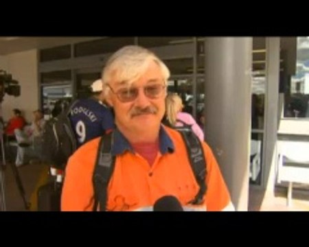 Uçağın motoru havada alev aldı