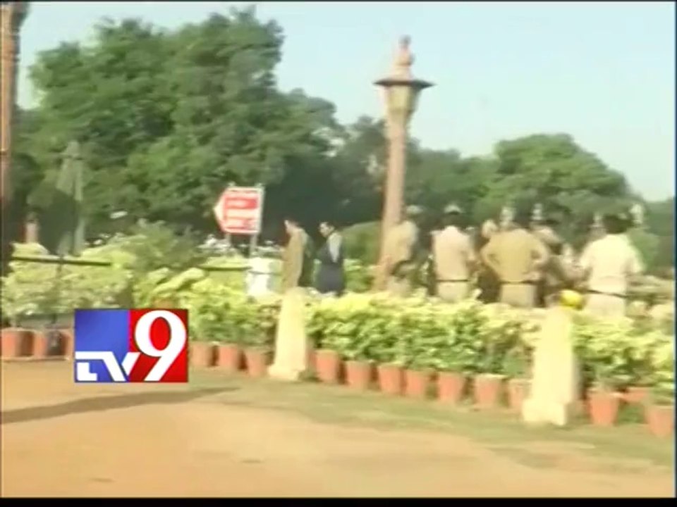 Minor fire at PM Manmohan's office doused