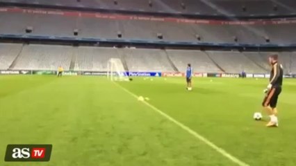 Sergio Ramos Scored Fantastic Goal Behind the Post on Real Madrid Training 2014