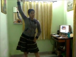 Indian girl Home dancing on Rada teri chunri songs