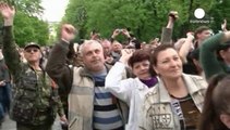 Lugansk, Ucraina: occupati Regione e tv e assediato commissariato