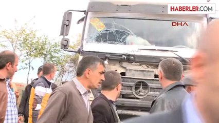 Kamyon, Öğrenci Servisine Arkadan Çarptı, 5 Öğrenci Yaralandı