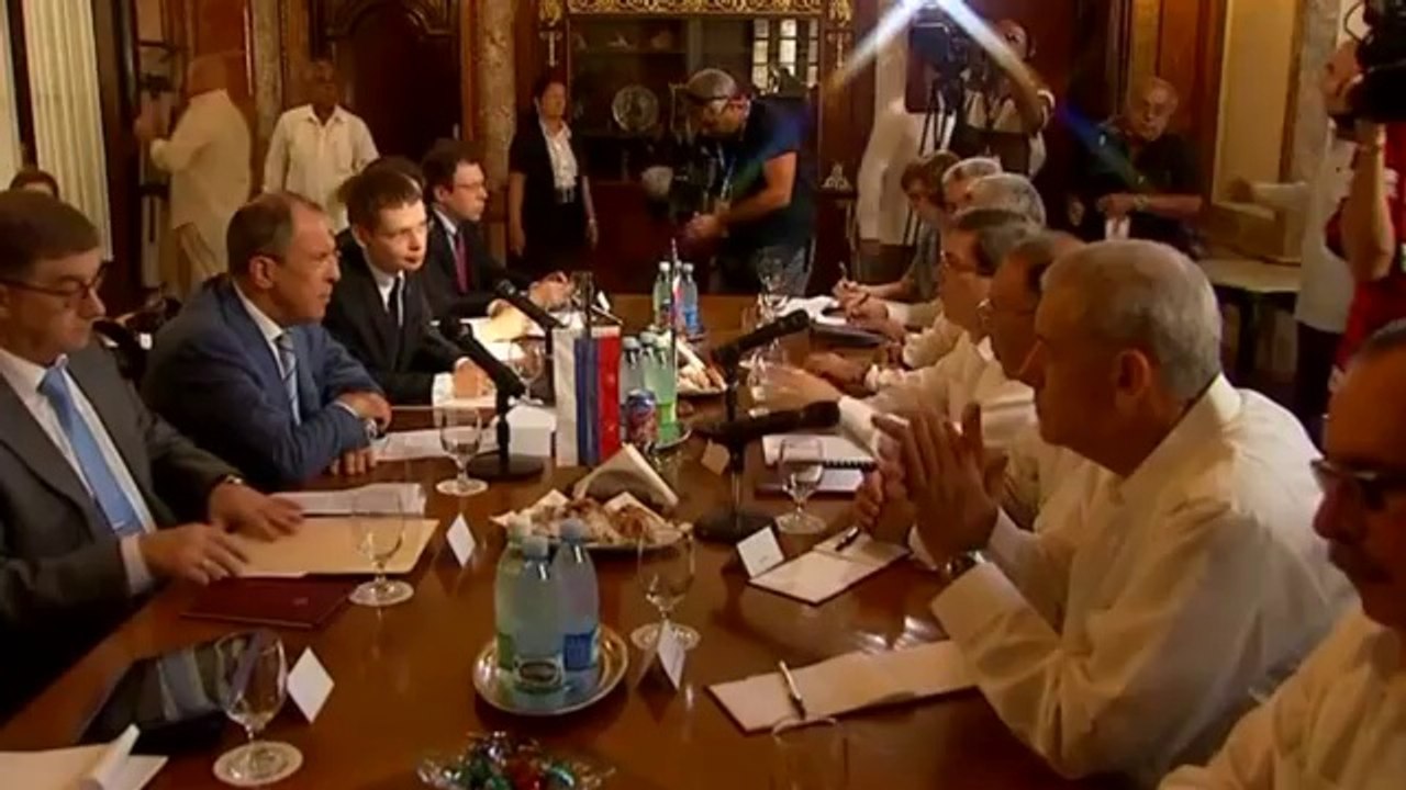 Russian foreign minister "rejects" U.S., EU sanctions over Ukraine