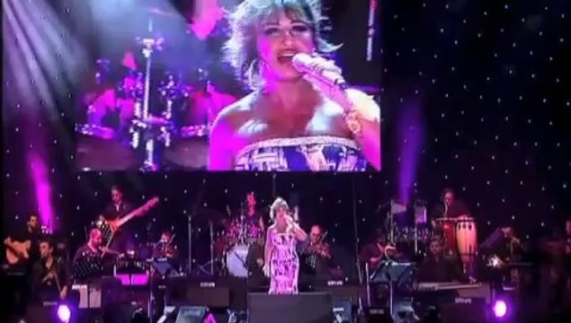 Nükhet Duru - Konser - Herşey Seninle Güzel Gülme Komşuna