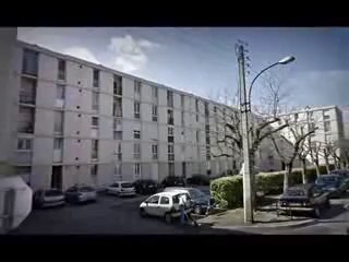 Aix-en-Provence (13) : visite de la cité "La Pinette"