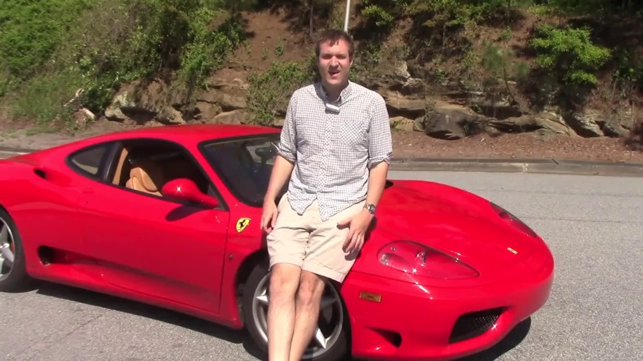 Réaction de gens qui conduisent une Ferrari pour la première fois. Magique...