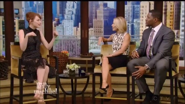 嵐に逢った事を語るEmma Stone - Live With Kelly and Michael - April 29th 2014