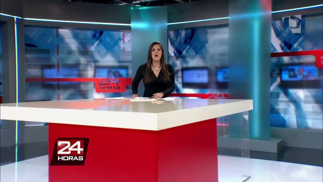 Artista Sara Mapelli cubre su torso desnudo con más de 12 mil abejas