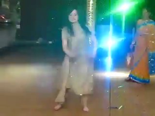 Beautiful Pakistani Girl Dance on Mehandi Wedding