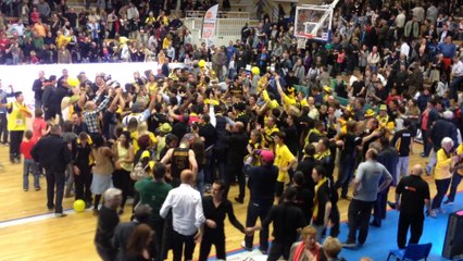 Basket : Boulogne monte en Pro A, les supporters envahissent le terrain