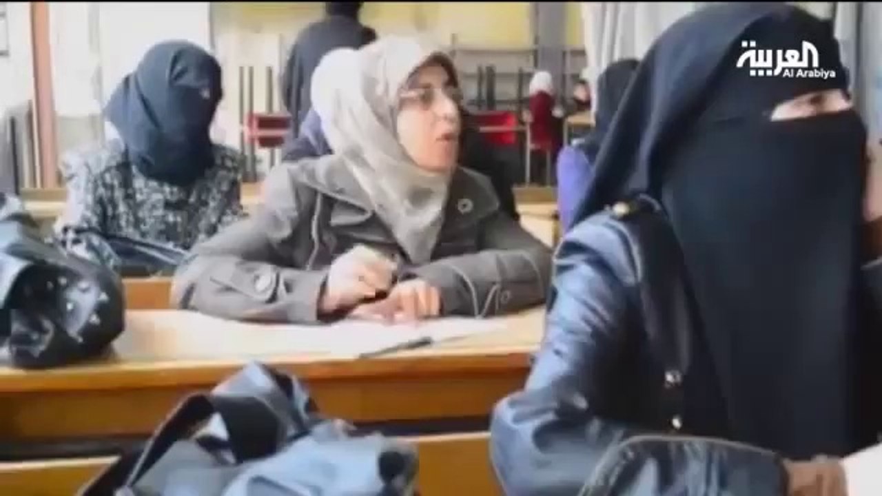 سكان حلب يسيرون بخطى ثابتة لمحو الأمية رغم القصف المستمر
