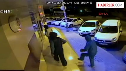 Taşladılar, Tekmelediler İçeriye Böyle Girdiler