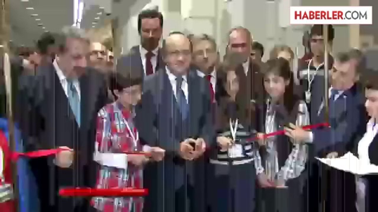 Bakan Işık, Matematik Sergisinin Açılışına Katıldı