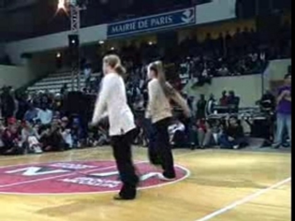 Salah & Damon Vs Claire et Magalie