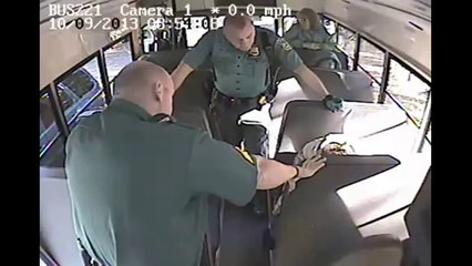 Un policier casse le bras d'un enfant de 16 ans