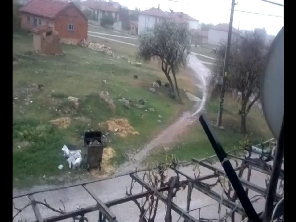 DİŞLİ DE YAĞAN YAĞMUR, DİŞLİMİZİN  GÜZELLİĞİNE GÜZELLİK KATIYOR