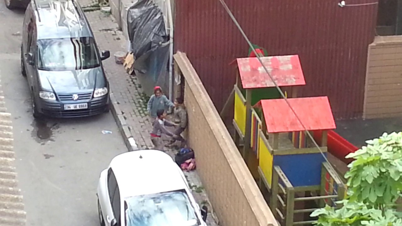 Suriye'li çocuklar saklambaç oynuyor? Savaş-barış arasında kimsesizlik